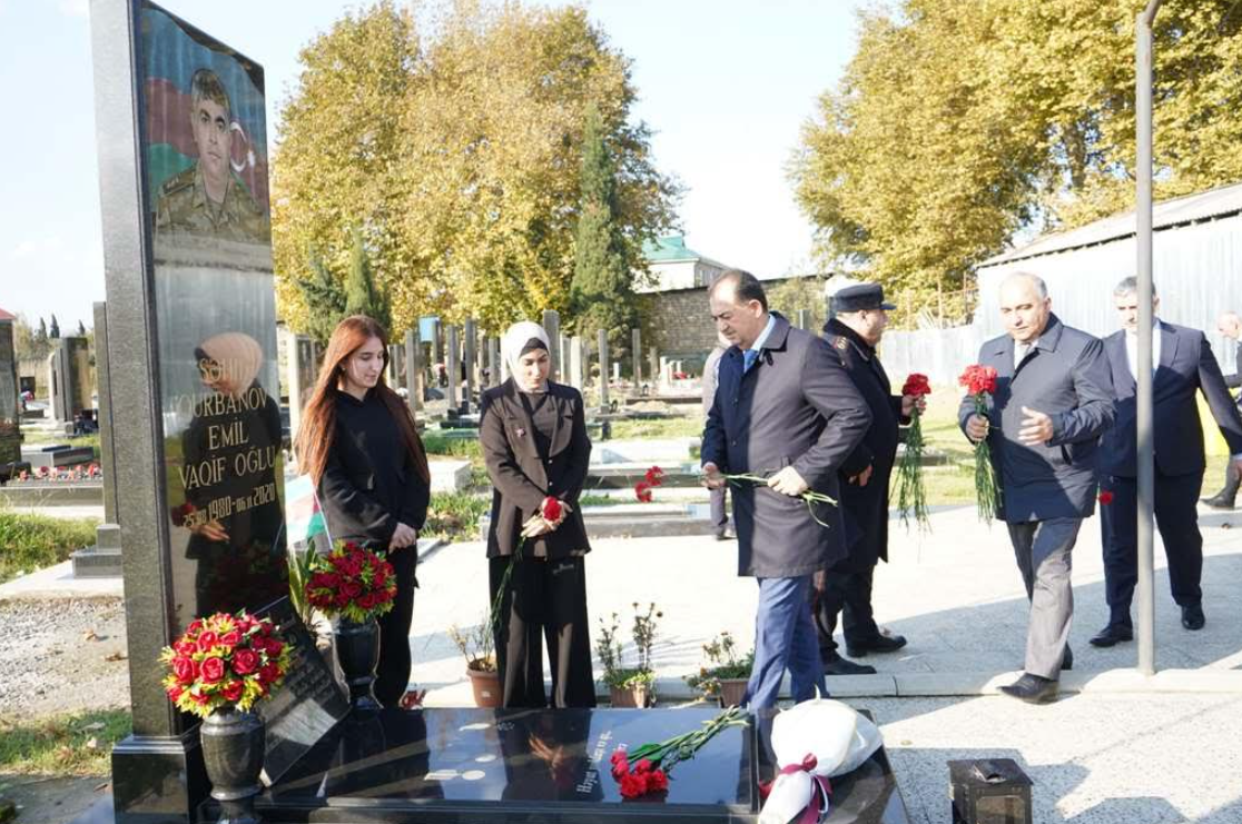 Taleh Qaraşov Vətən müharibəsi şəhidlərinin məzarını ziyarət edib - FOTOLAR